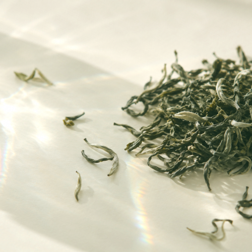 magnific_photo-a-pile-of-dried-gre_DB40tHBpcl